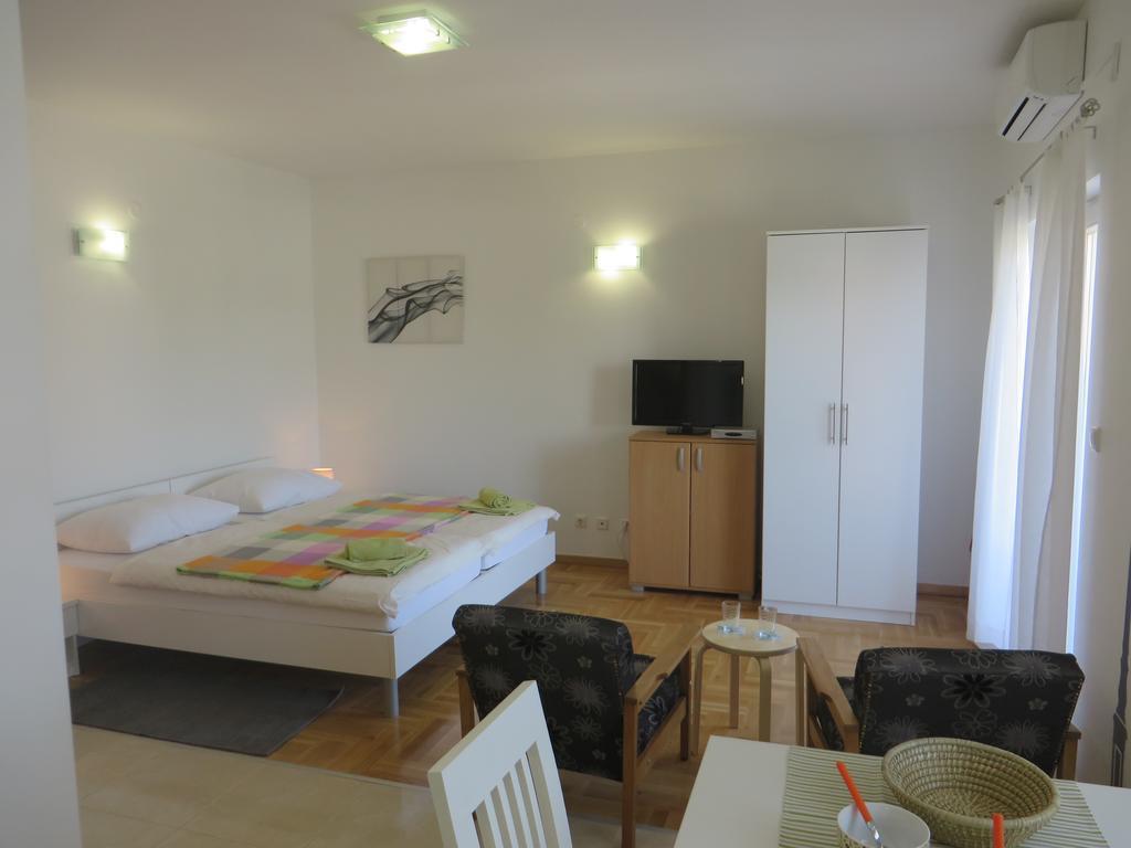 Filipovic Apartments With Pool Biograd Na Moru Ngoại thất bức ảnh
